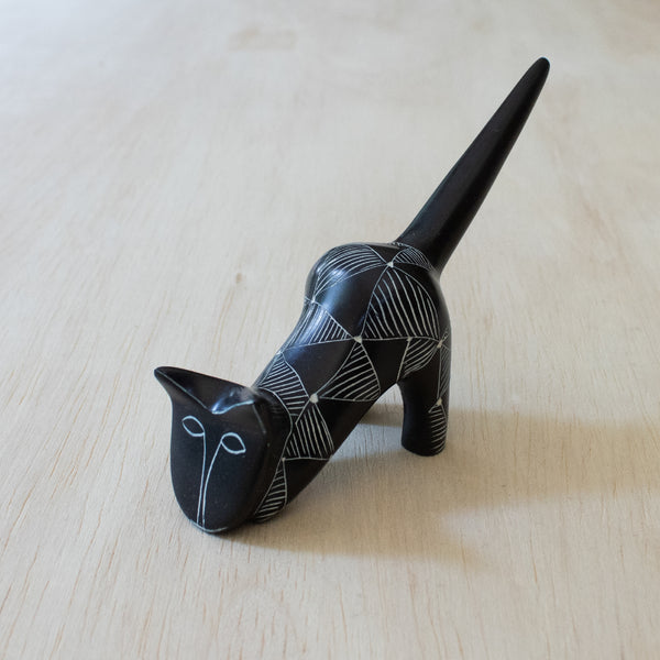 Akija™ Etched Black Bookshelf Cat